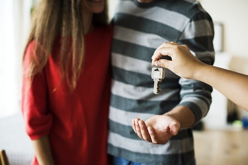 Tucson property management company handinng over house keys to new tenants